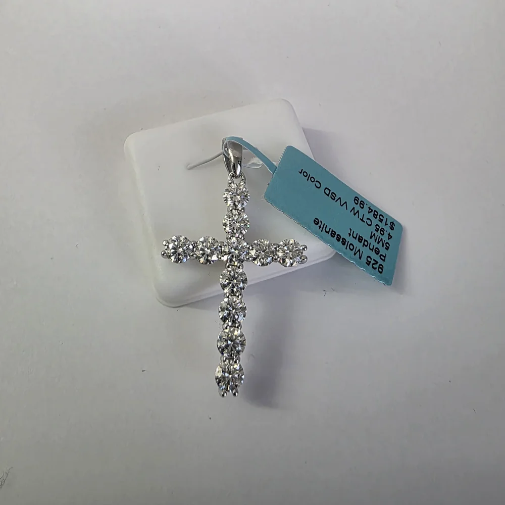 Watch Video / Sterling Silver 925 Moissanite Cross Pendant